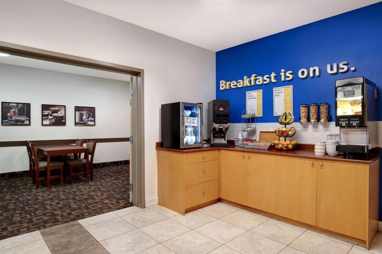 Days Inn By Wyndham Dawson Creek Eksteriør billede