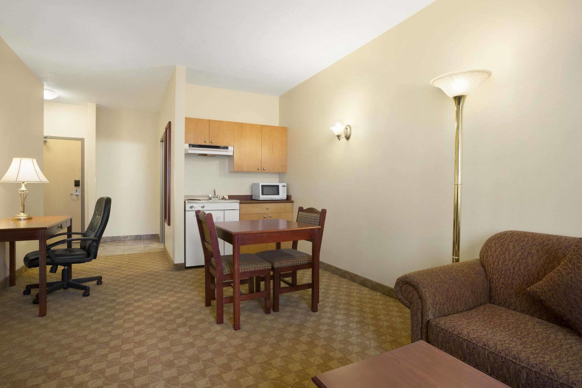 Days Inn By Wyndham Dawson Creek Eksteriør billede